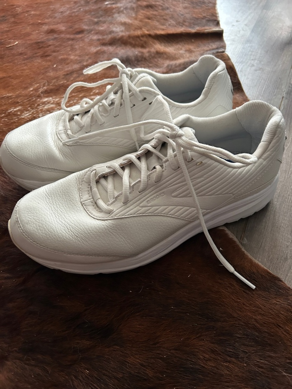 Brooks mens wide All-White Leather Athletic Sneakers